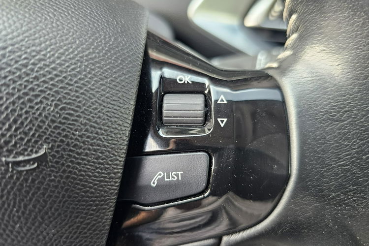 Peugeot 308 SW Model 2020 , nawigacja, czytanie znaków, kontrola pasa ruchu, led zdjęcie 29