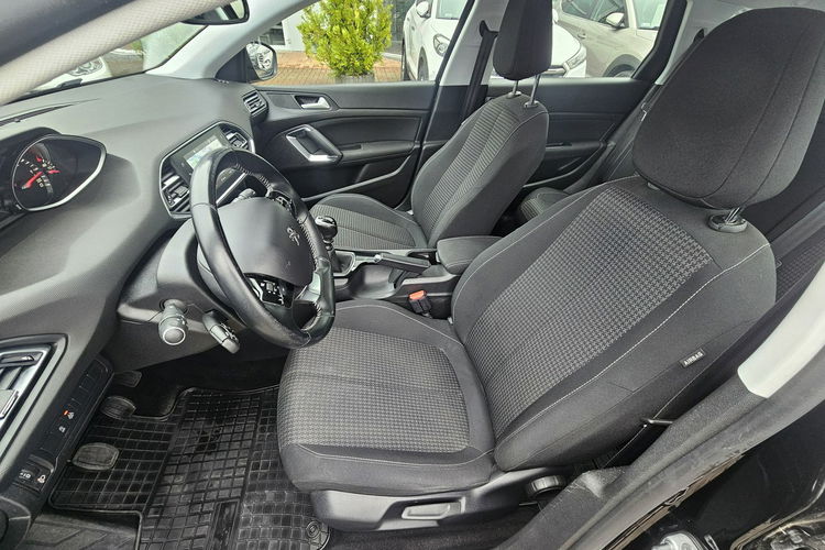 Peugeot 308 SW Model 2020 , nawigacja, czytanie znaków, kontrola pasa ruchu, led zdjęcie 32