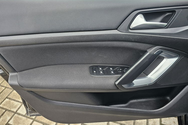 Peugeot 308 SW Model 2020 , nawigacja, czytanie znaków, kontrola pasa ruchu, led zdjęcie 33