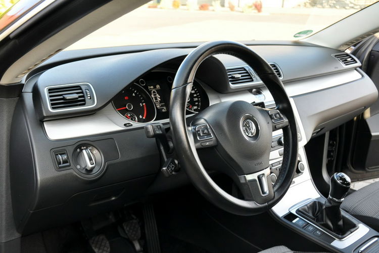 Volkswagen CC 2.0TDI(140KM) Bi-Xenon Duża Navi Welur 2xParktronik I Wł Alu17"ASO zdjęcie 22