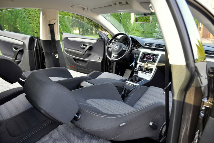 Volkswagen CC 2.0TDI(140KM) Bi-Xenon Duża Navi Welur 2xParktronik I Wł Alu17"ASO zdjęcie 24