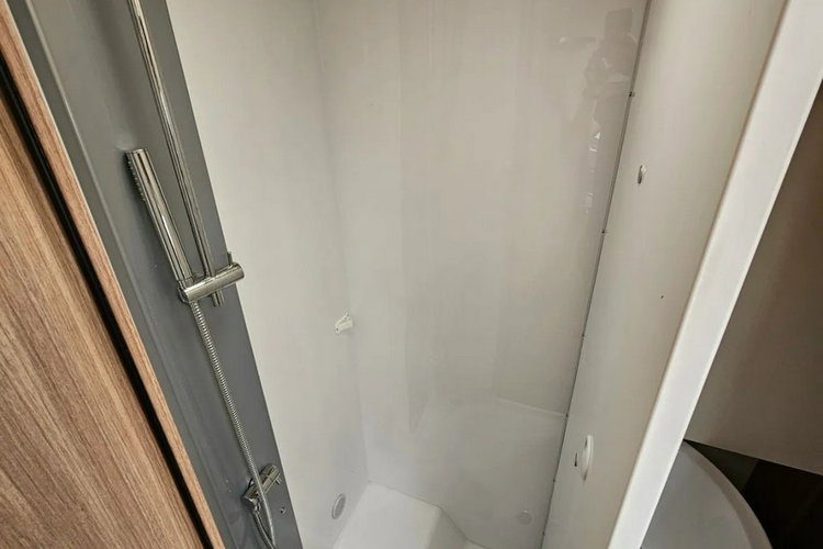 inny Burstner Delfin 690 G zdjęcie 14