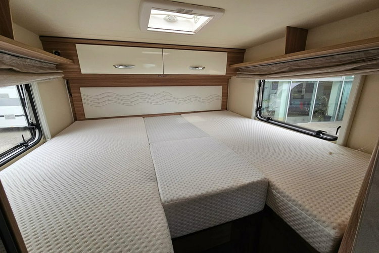 inny Burstner Delfin 690 G zdjęcie 17