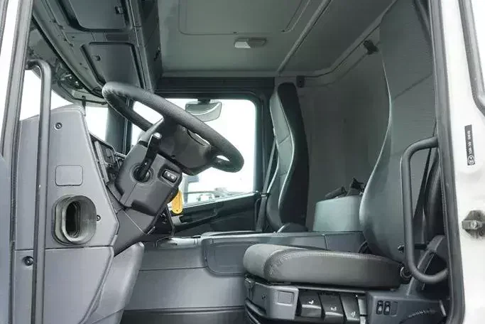 Scania / P 420 / 8 X 4 / TRIDEM / SKRZYNIOWY + HDS / PALFINGER PK 26002 / WYS. 12 M / DŁ. 8 M zdjęcie 9