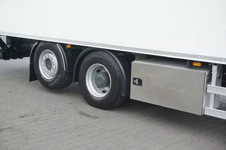 Mercedes ANTOS / 2535 / EURO 6 / CHŁODNIA + WINDA / 23 PALETY / OŚ SKRĘTNA zdjęcie 30