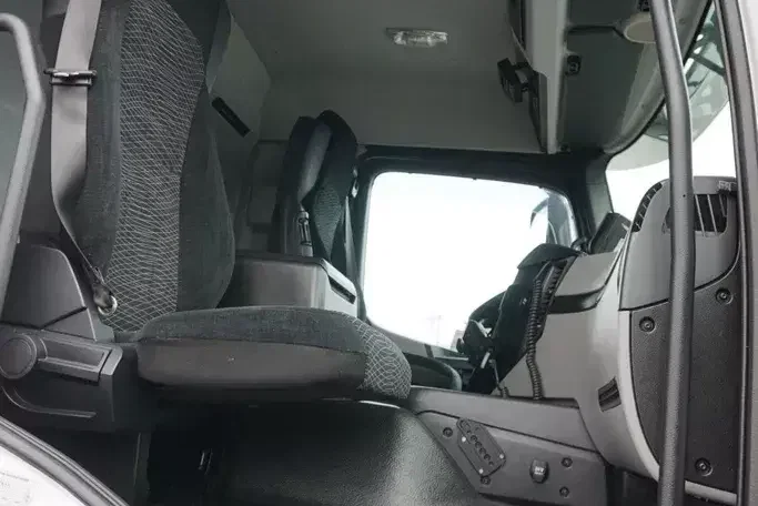 Mercedes ANTOS / 2535 / EURO 6 / CHŁODNIA + WINDA / 23 PALETY / OŚ SKRĘTNA zdjęcie 9