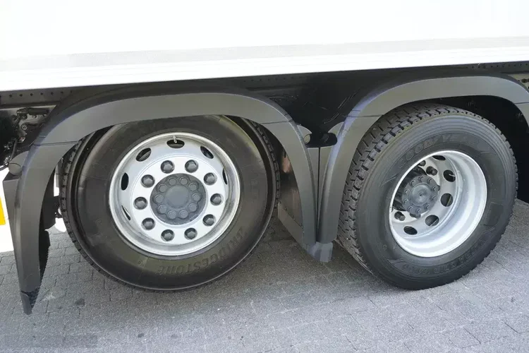 Mercedes Actros 2545 MP5 6x2 E6 / Chłodnia hakowa Kiesling / Carrier Supra 1250 zdjęcie 11