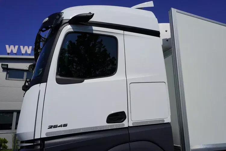 Mercedes Actros 2545 MP5 6x2 E6 / Chłodnia hakowa Kiesling / Carrier Supra 1250 zdjęcie 13