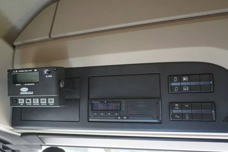Mercedes Actros 2545 MP5 6x2 E6 / Chłodnia hakowa Kiesling / Carrier Supra 1250 zdjęcie 17