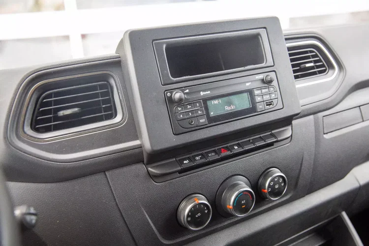 Renault Master 2.3 KONTENER + WINDA zdjęcie 13