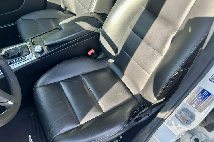 Mercedes C 180 NOWY ROZRZĄD Bardzo zadbana - 100% oryginalny przebieg zdjęcie 11