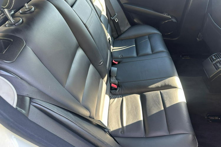 Mercedes C 180 NOWY ROZRZĄD Bardzo zadbana - 100% oryginalny przebieg zdjęcie 15