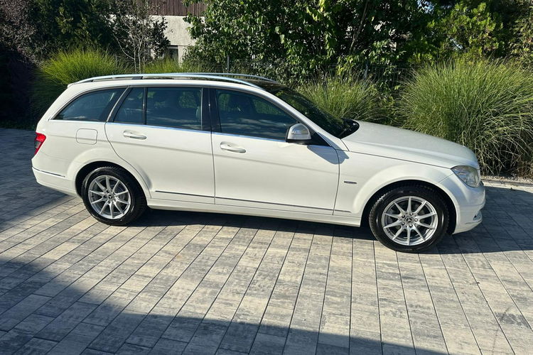 Mercedes C 180 NOWY ROZRZĄD Bardzo zadbana - 100% oryginalny przebieg zdjęcie 17