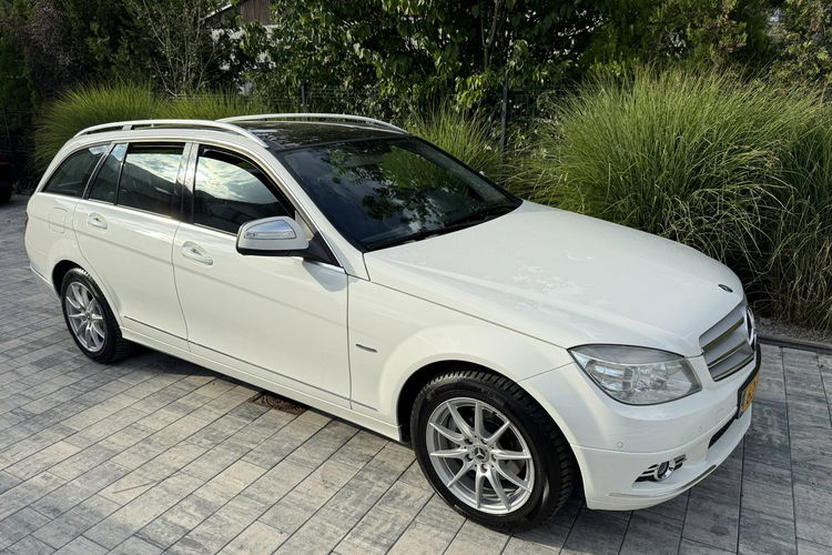 Mercedes C 180 NOWY ROZRZĄD Bardzo zadbana - 100% oryginalny przebieg zdjęcie 32