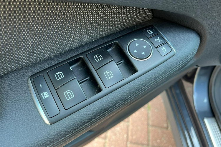 E 200 Mercedes-Benz E212 Avantgarde zdjęcie 14