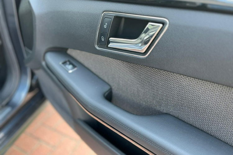 E 200 Mercedes-Benz E212 Avantgarde zdjęcie 32