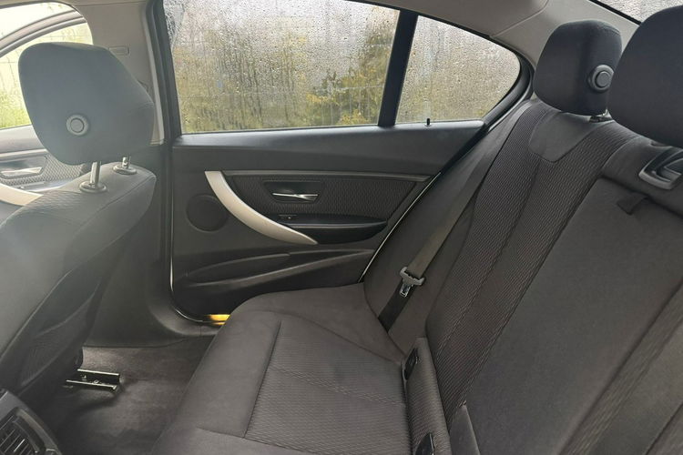 316 BMW 3 Seria 2.0 316d zdjęcie 19