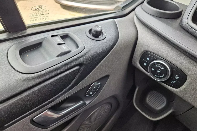 Ford transit-custom L2H1 84900zł NETTO Brygadówka 6 osób 2.0TdCi/170KM zdjęcie 19