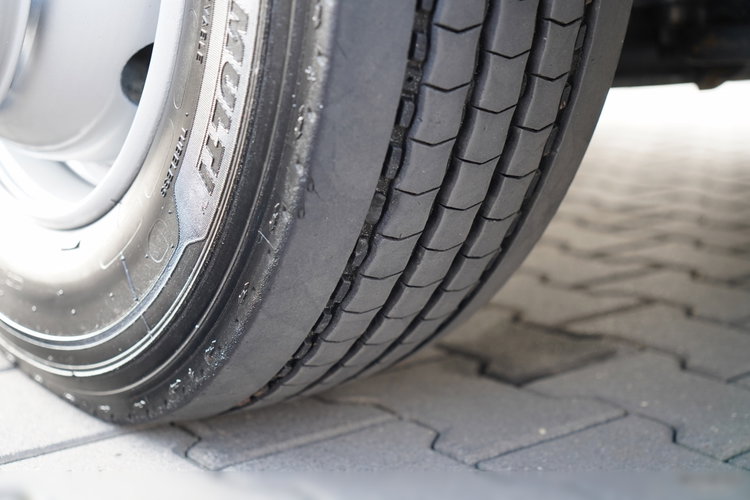 Mercedes ATEGO / 1221 / KONTENER 5.6 M / 4x2 / WINDA DHOLLANDIA - 1500 KG / MANUAL / OPONY 100%  zdjęcie 23