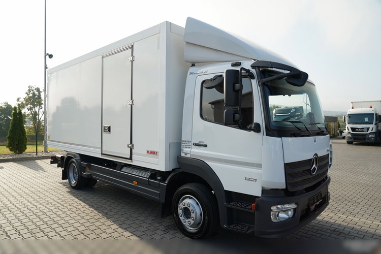 Mercedes ATEGO / 1221 / KONTENER 5.6 M / 4x2 / WINDA DHOLLANDIA - 1500 KG / MANUAL / OPONY 100%  zdjęcie 2