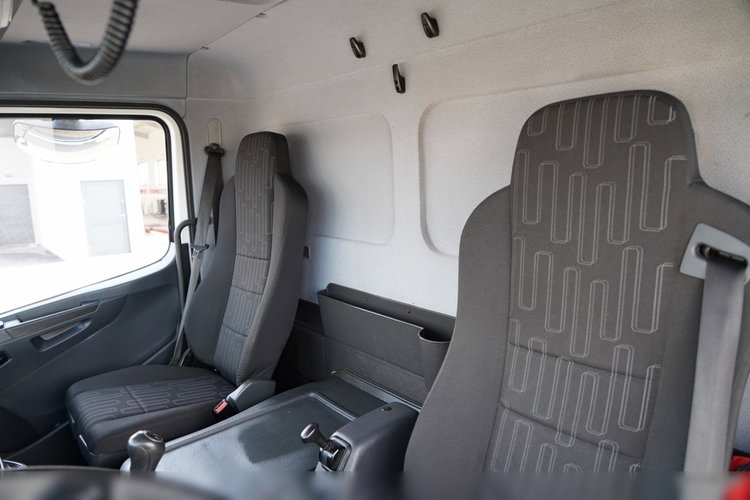 Mercedes ATEGO / 1221 / KONTENER 5.6 M / 4x2 / WINDA DHOLLANDIA - 1500 KG / MANUAL / OPONY 100%  zdjęcie 30