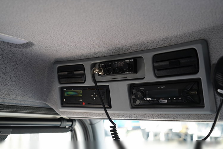 Mercedes ATEGO / 1221 / KONTENER 5.6 M / 4x2 / WINDA DHOLLANDIA - 1500 KG / MANUAL / OPONY 100%  zdjęcie 37