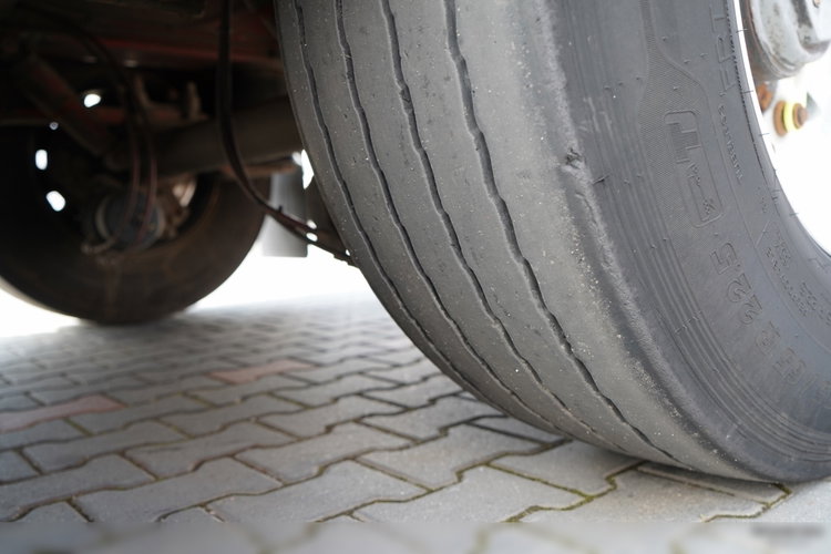 BENALU WYWROTKA 71 m3 / ALUMINIOWA  /  OŚ PODNOSZONA/ ALUFELGI / SPROWADZONA zdjęcie 18