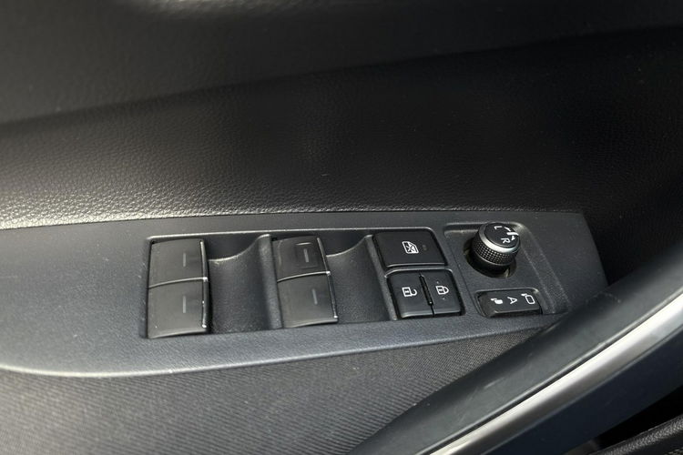 Toyota Corolla 1.8 Hybrid COMFORT TECH, salon Polska, gwarancja, FV23% zdjęcie 16