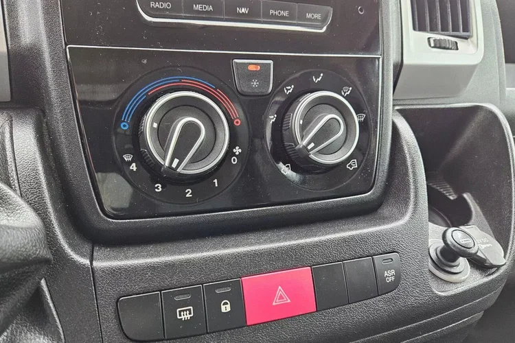 Fiat Ducato Kontener 8 ePAL 49999zł NETTO 2.3 mJET/131KM zdjęcie 28