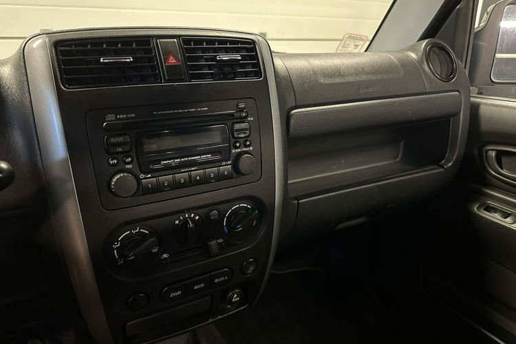 Jimny Suzuki Jimny 1.3 Benz Bardzo zadbany Klima Po Opłatach Gwarancja zdjęcie 14