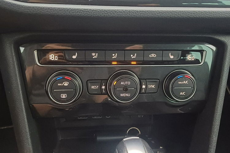 Volkswagen Tiguan R-Line 2.0 TDi 150 KM Pełne wyposażenie Hak chowany zdjęcie 22