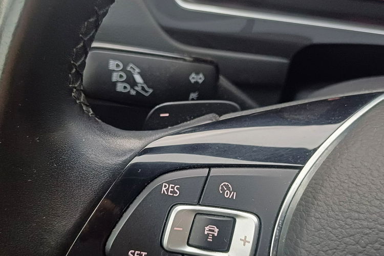 Volkswagen Tiguan R-Line 2.0 TDi 150 KM Pełne wyposażenie Hak chowany zdjęcie 25