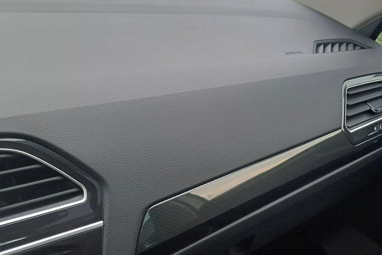 Volkswagen Tiguan R-Line 2.0 TDi 150 KM Pełne wyposażenie Hak chowany zdjęcie 31