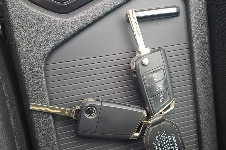 Volkswagen Tiguan R-Line 2.0 TDi 150 KM Pełne wyposażenie Hak chowany zdjęcie 32