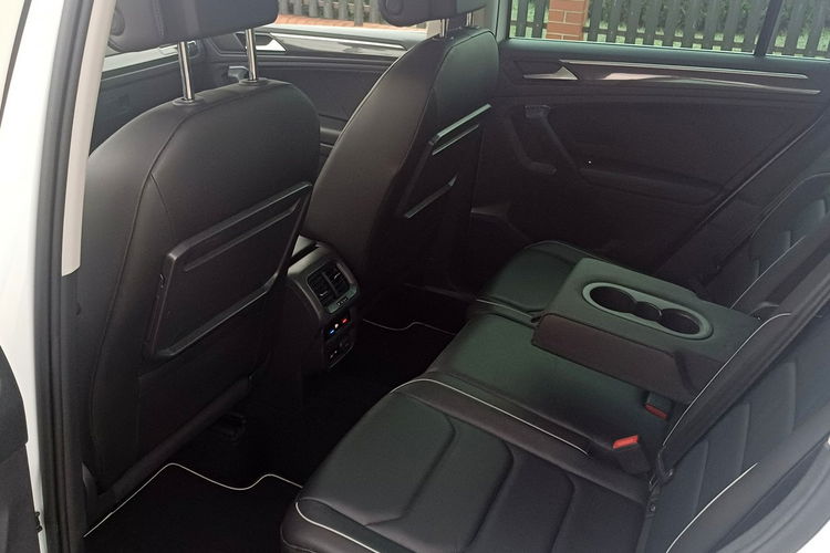 Volkswagen Tiguan R-Line 2.0 TDi 150 KM Pełne wyposażenie Hak chowany zdjęcie 9