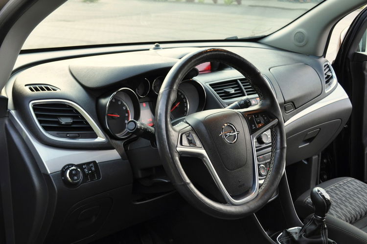 Opel Mokka 1.6i(116KM) Mokka Brown Welut Grzana Kierownica 2xPark. I Wł Alu18"ASO zdjęcie 22