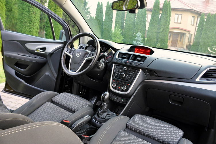 Opel Mokka 1.6i(116KM) Mokka Brown Welut Grzana Kierownica 2xPark. I Wł Alu18"ASO zdjęcie 24