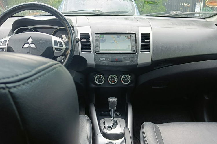 Mitsubishi Outlander 2.4 MIVEC Instyle .4WD, 170KM, automat, kamera cofania, skóra, 7-osob. zdjęcie 24