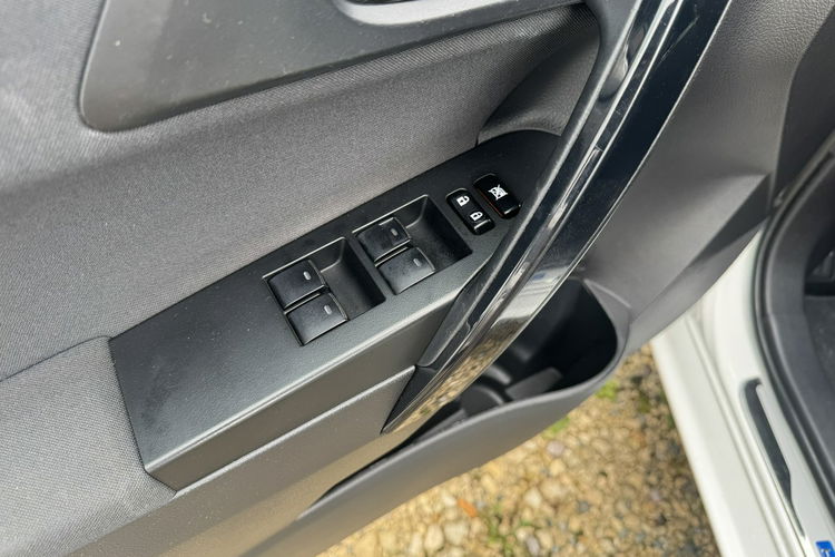 Toyota Auris 1.8 HSD 136KM Kamera Bezwypadkowy zdjęcie 13