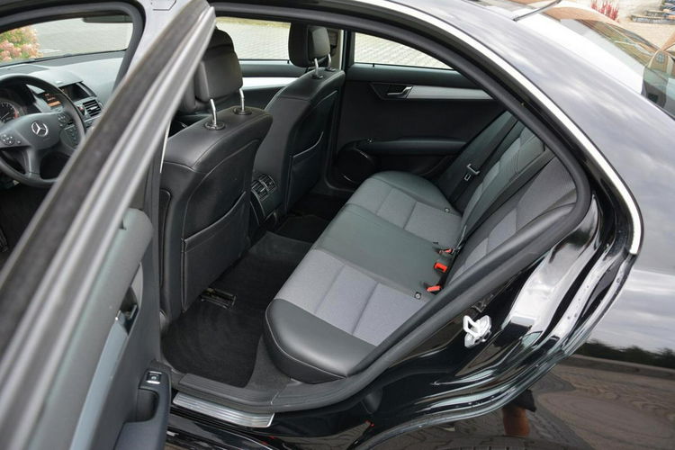 Mercedes C 180 Kompressor Avantgarde 130 tys przebieg pół-skóry Klimatronic ASO zdjęcie 15