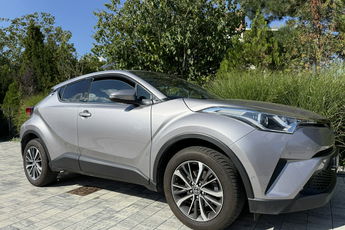Toyota C-HR Hybryda niski przebieg oryginalny lakier
