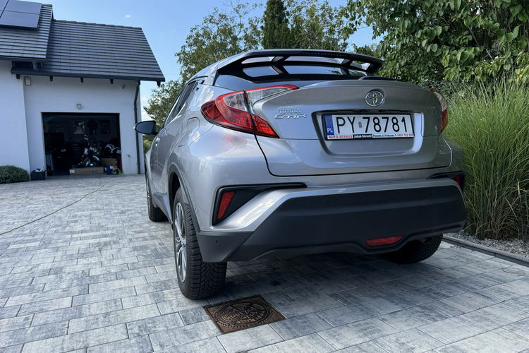 Toyota C-HR Hybryda niski przebieg oryginalny lakier zdjęcie 11