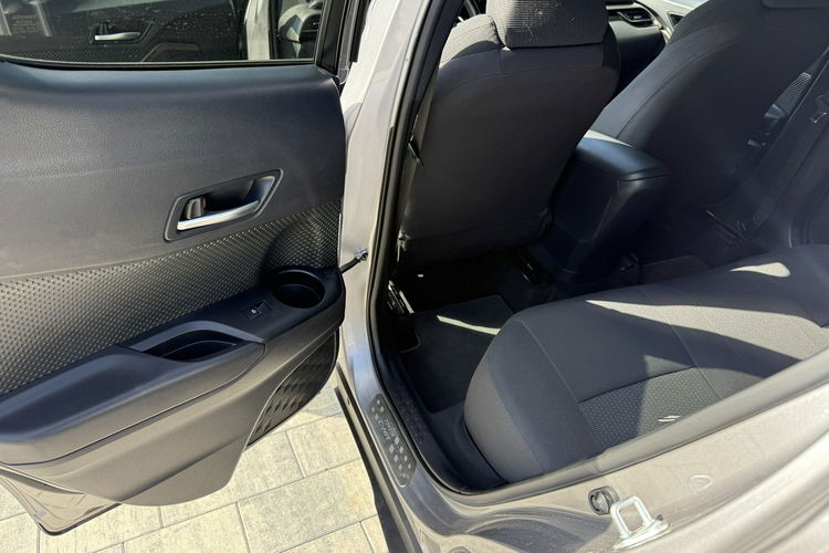 Toyota C-HR Hybryda niski przebieg oryginalny lakier zdjęcie 13