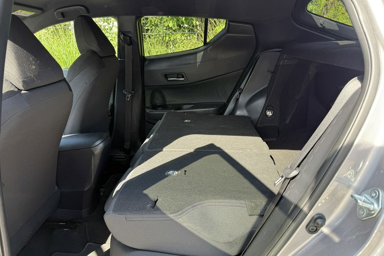 Toyota C-HR Hybryda niski przebieg oryginalny lakier zdjęcie 18
