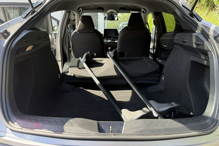 Toyota C-HR Hybryda niski przebieg oryginalny lakier zdjęcie 19