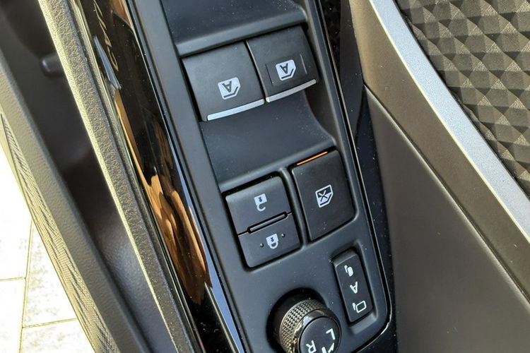 Toyota C-HR Hybryda niski przebieg oryginalny lakier zdjęcie 21