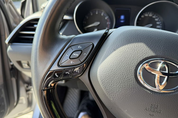 Toyota C-HR Hybryda niski przebieg oryginalny lakier zdjęcie 24
