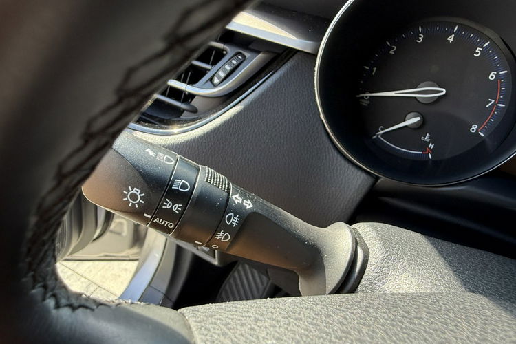 Toyota C-HR Hybryda niski przebieg oryginalny lakier zdjęcie 26