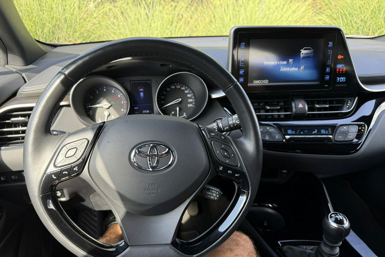 Toyota C-HR Hybryda niski przebieg oryginalny lakier zdjęcie 27