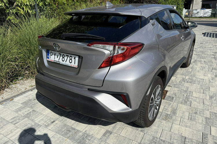 Toyota C-HR Hybryda niski przebieg oryginalny lakier zdjęcie 31